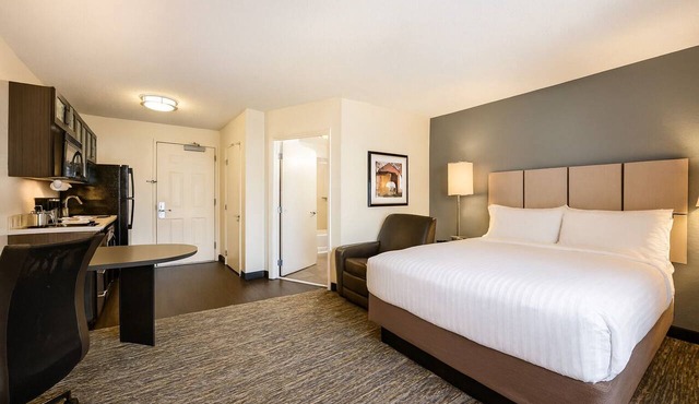Experience Jacksonville's Rich Culture & Nature in Style! Pets Allowed, Kitchen!