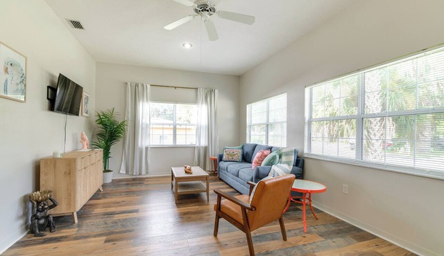 Explore Dtwn Crystal River: Walkable Duplex Unit