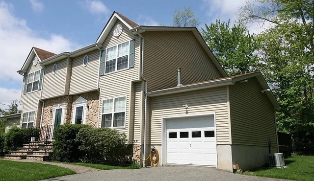Extended Stay 3 beds 2 baths & Available Basement Suite