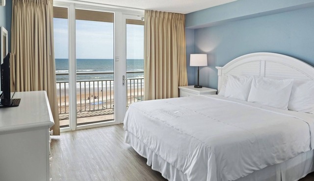Family-Friendly 2BR Oceanfront Condo – Balcony, Pool, Kitchen & Steps to Beach