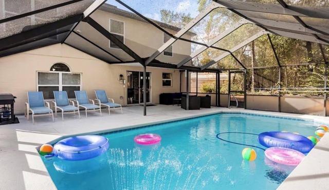 Family-Friendly 4BR Oasis Private Heated Pool & Game Room