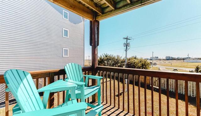 Fantastic condo close to sound and beach with WiFi, shared pool, & private W/D