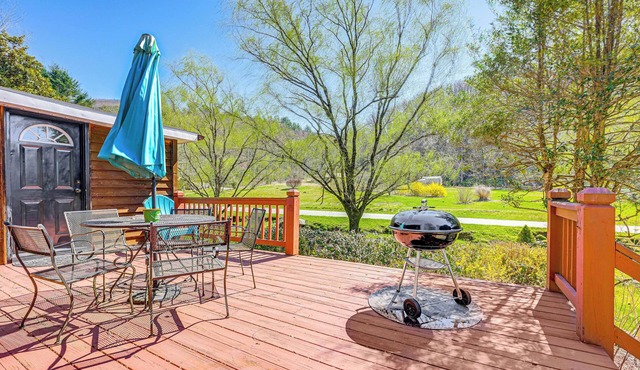 Fire Pit & Decks: Creekside Cabin in Robbinsville