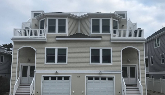 Flexible Good weeks Avail. 6 HOUSES TO BEACH 4 BR 3.5Bath,PingPong,Beach Badges