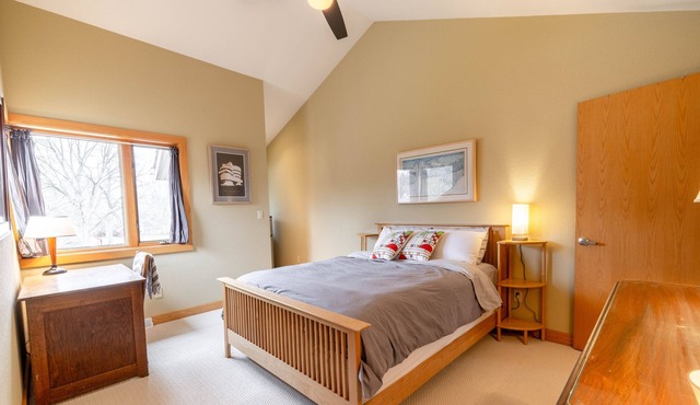 Frank Lloyd Wright-inspired stay minutes from MKE