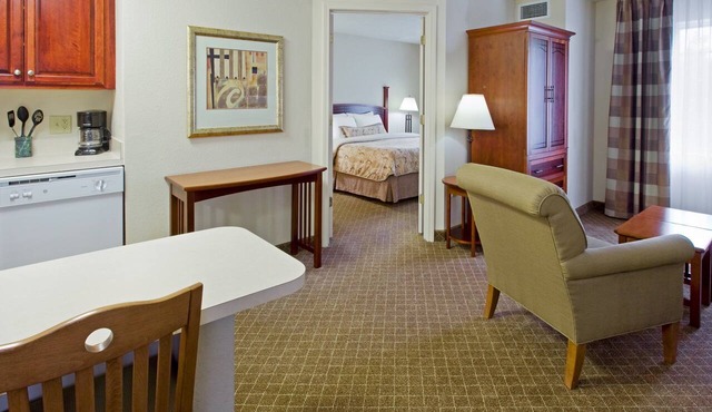 Free Breakfast Buffet. Great for Groups + Only 30 Min from Six Flags!