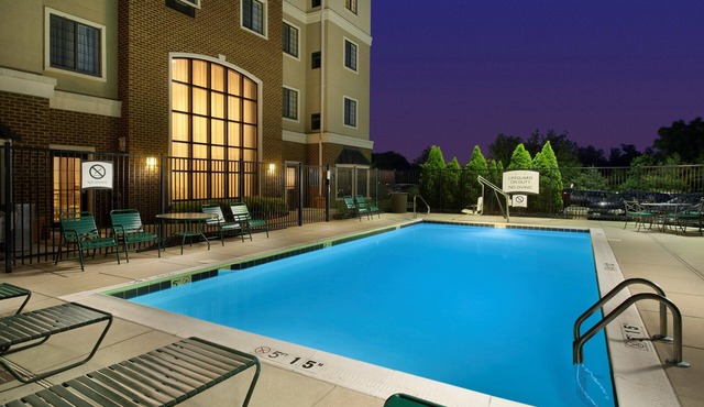 Free Breakfast. Outdoor Pool. Near BWI Airport. | Staybridge King Suite