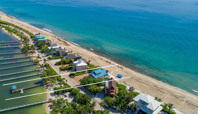 Gemini Beach: 7 BR/4.5BA FL Beach House on 2 beaches, 2 Heated Pools + Dock!