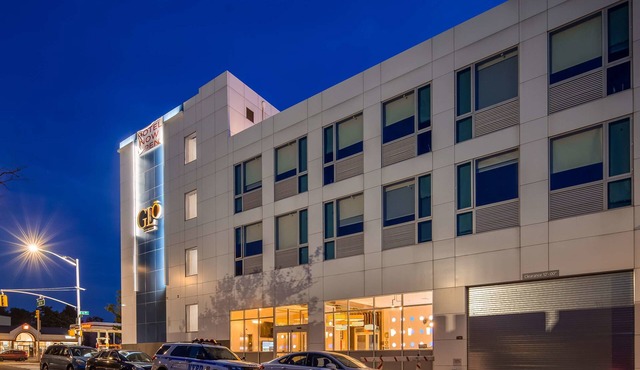 GLō Best Western Brooklyn NYC