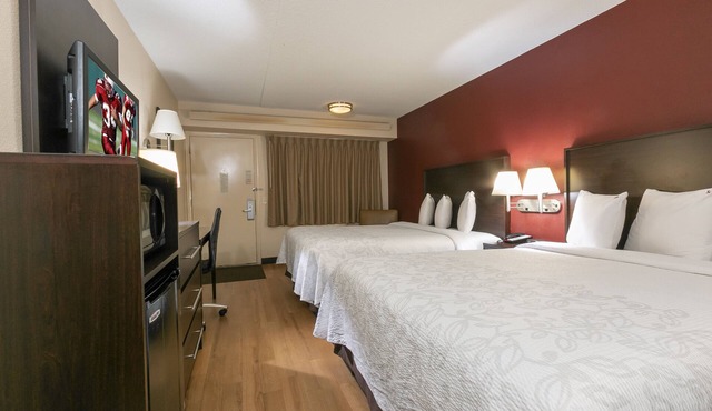 Great Amenities & Convenient Location! Parking!