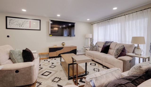 Great for Gatherings! Modern Lanham Duplex