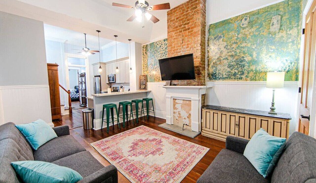 Great for groups, close to the french quarter, loads of historic charm!