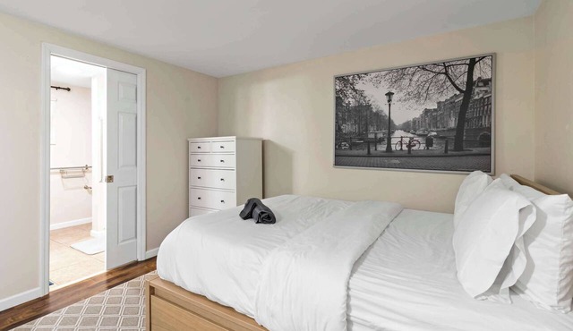 Ground-Floor Forest Park Studio | Parking, Washer/Dryer & Fast Wi-Fi