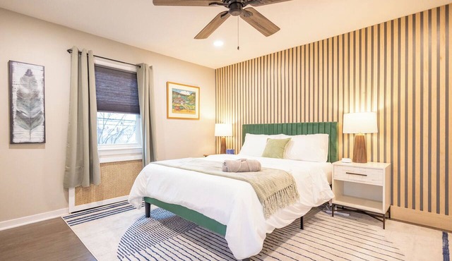 Hawthorne 2 Bed 1.5 Bath w/Office -Pets OK, Laundry In-Unit, Parking, Fios, Safe