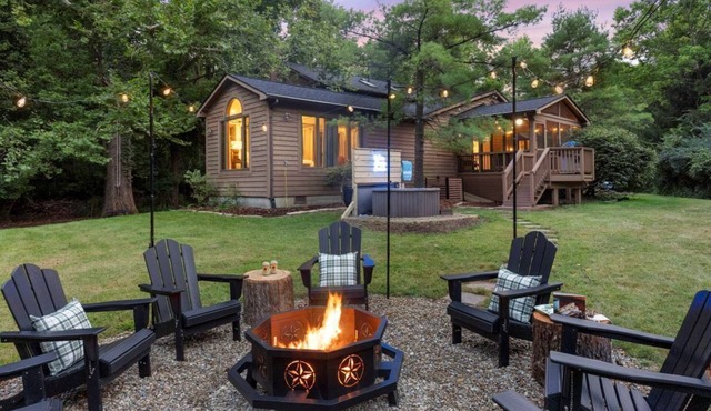★Heritage Hideaway★ Hot Tub & Game Room ★ 4 King Beds & 5 Bunks★ Sleeps 14