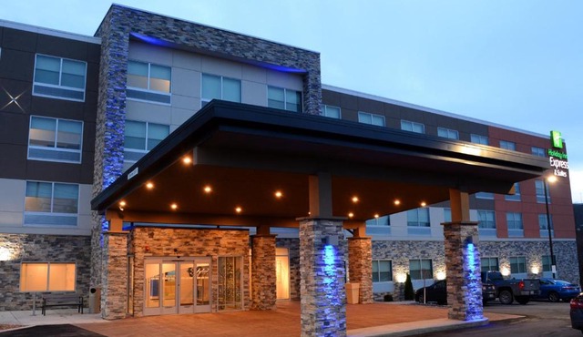 Holiday Inn Express & Suites - Pittsburgh - Monroeville by IHG