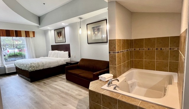 HomeTowne Studios & Suites By Red Roof Washington