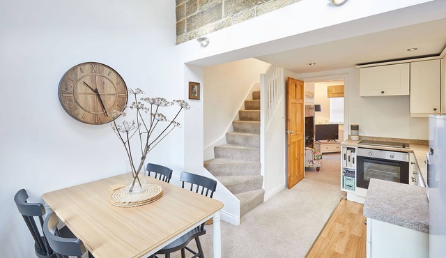 Host Stay Waterlily Cottage