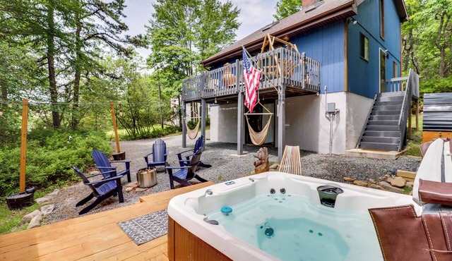Hot Tub, Fire Pit & Barrel Sauna: Poconos Abode