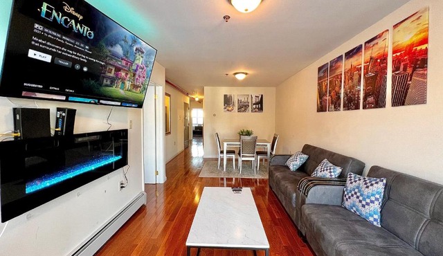 HUGE & LUXURY 3 Bed-Apt Queens NYC. A Hidden Gem