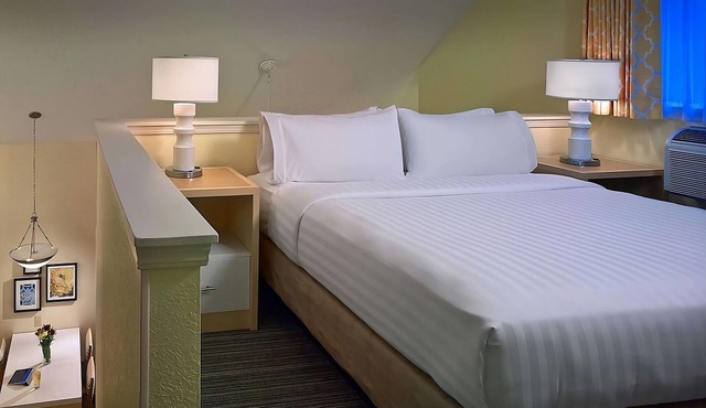 Ideal Base in Chesterfield for St. Louis Exploration with Free Parking