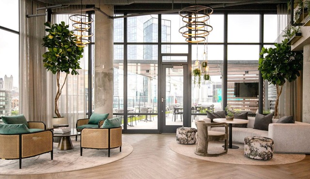 Ideal River West 2BR w/ Rooftop & Gym, steps to Blue Line, by Blueground