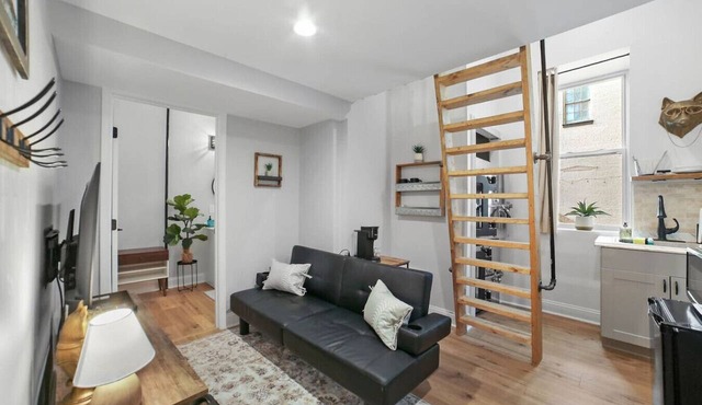 Intimate Suite – Perfect for Date Nights-Fox Suite