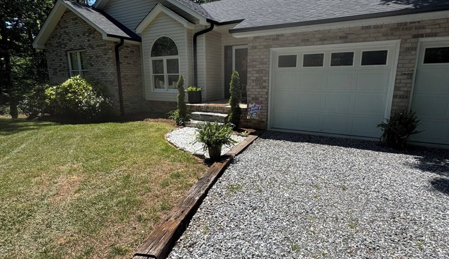 JB’s Winners Circle is a peaceful, quite home only 3 minutes from downtown.