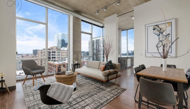 Jeffjack Heated Pool Penthouse in Chicago's West Loop