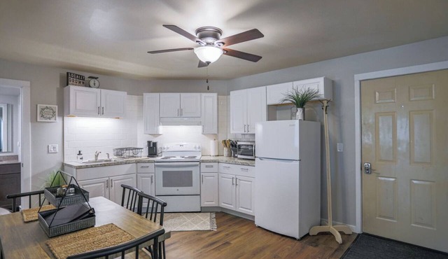 Jelinek Hideaway Unit 1 - Modern 2BR Apartment