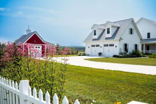 Kettle Moraine Flat by Simple Life Rentals