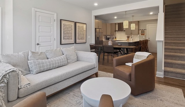 King Bed, Private Garage & Balcony in the Heart of Downtown Raleigh