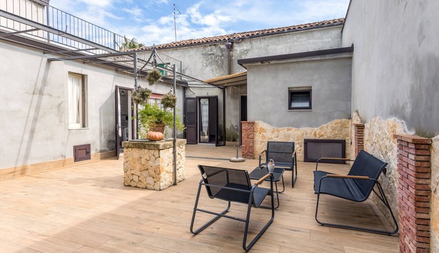 La Papuzzella – Spacious Apartment with Terrace and Scenic Views