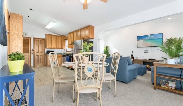 LAGOON FRONT BEACH BUNGALOW- SLEEPS 6 FIREPIT. GAME ROOM GAZEBO.