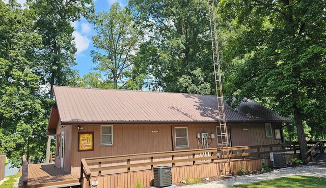 Lake Themed Cabin - Direct Water Access - Free Kayaks