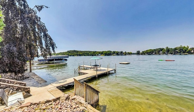 Lakefront Compound | 6bd/5.5ba Sleeps 16