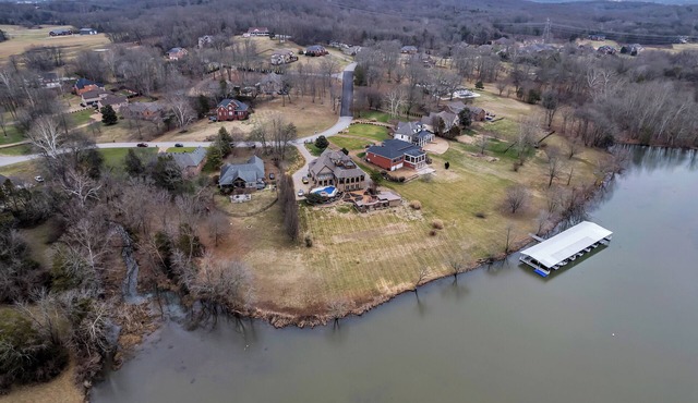 LakeFront ♥ HotTub ♥ Dock ♥ 4BD4.5BA ♥ FreeParking