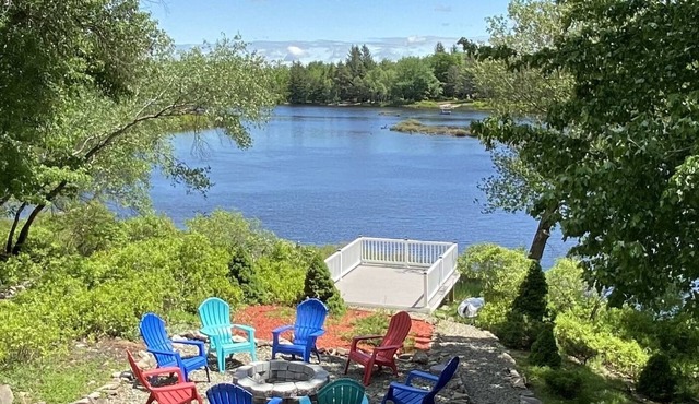 Lakefront Luxury Escape! Hot Tub Fire Pit Fireplaces Billiard Private Dock