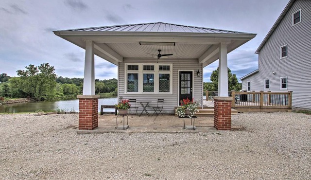 Lakefront Studio Guest Home on Hermann Wine Trail!
