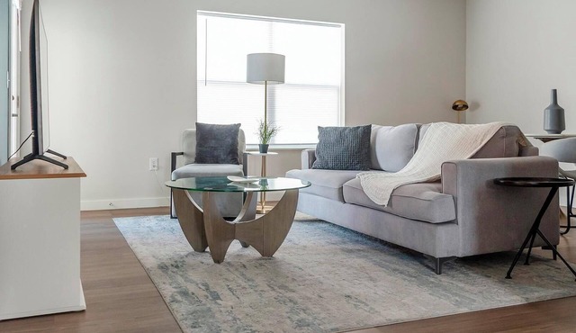 Landing | Beautiful 2BD, Clubhouse, Pool