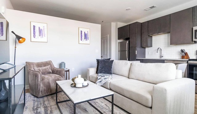 Landing | Chic Studio, Pool, Yoga Studio