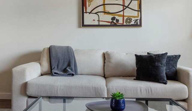 Landing | Modern 1BD, Gym, Pool