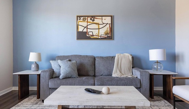 Landing | Stunning 1BD, Pool, Gym