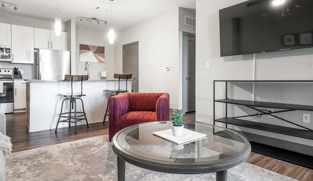 Landing | Stylish 1BD, Gym, Pool