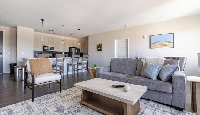 Landing | Stylish 2BD, Gym, Pool