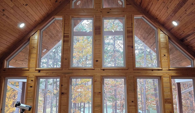 Large Group Private Lodge w/Stocked Pond, Fireplace and Game Room