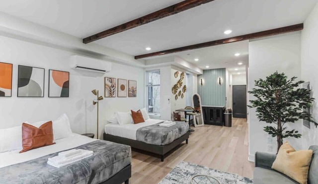 Large Studio w/2 Beds & Balcony (C)