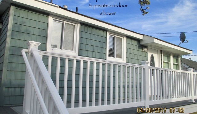 LAVALLETTE New Panoramic Deck, Outdoor shower, and Kitchen INCLUDES BEACH BADGES