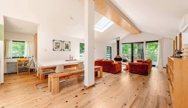 Light-filled design cabin by lake w/hot tub, sauna and cold plunge