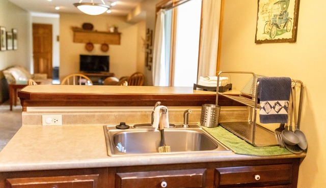 Light Spacious 2BD/1BA Private Destination Getaway